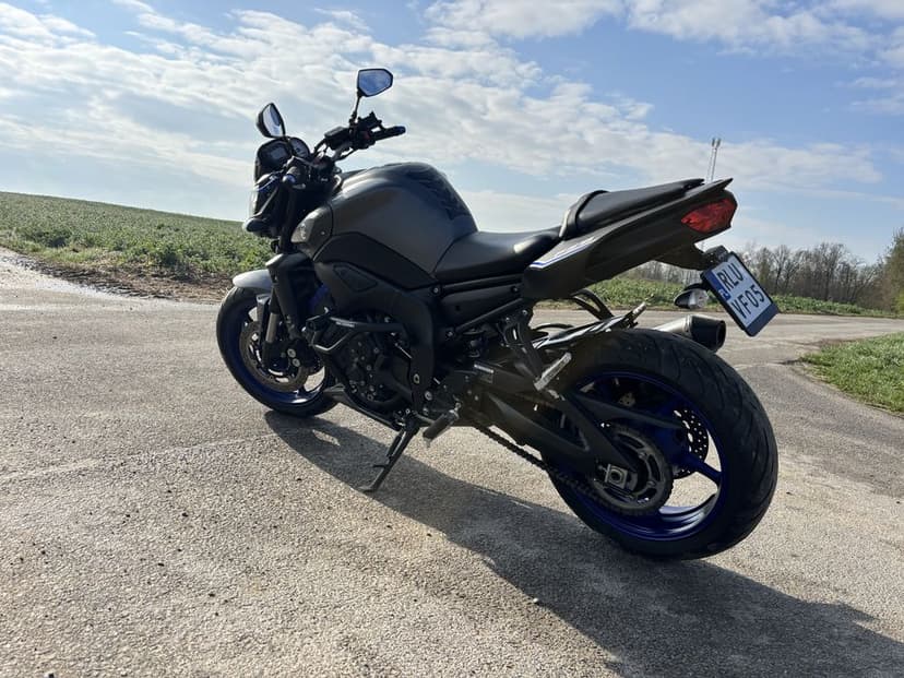 Yamaha FZ8  *niski przebieg*  dodatki !!!