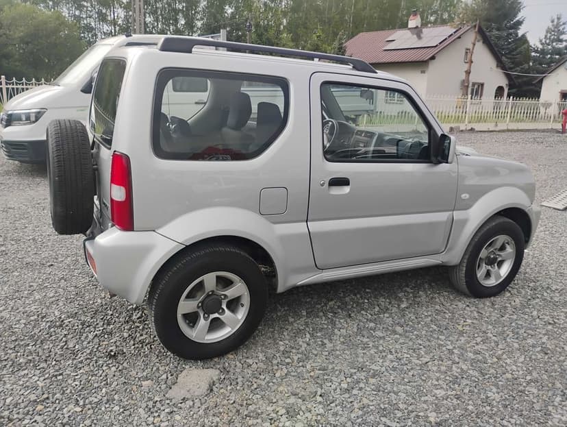 Suzuki jimny 1.3 benzyna klima 74000 km 4x4 rama zdrowa