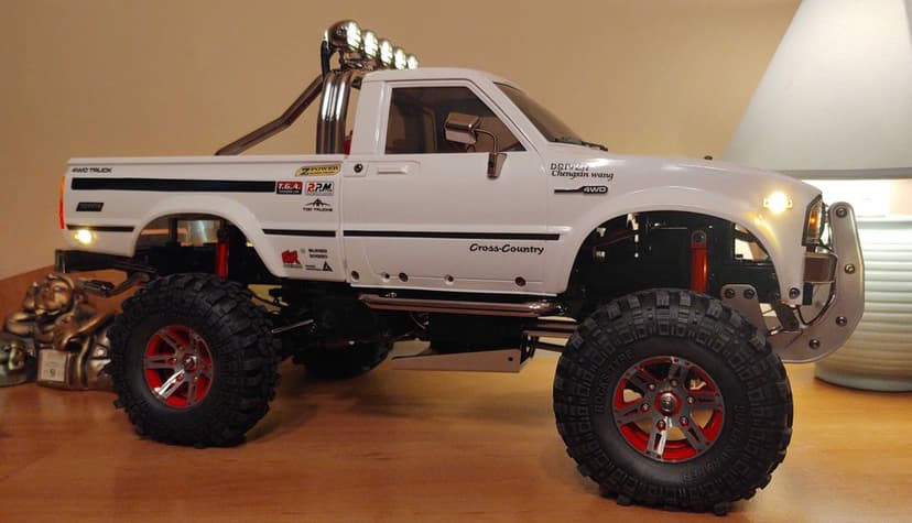Toyota Hilux High-Lift 4x4 Kolejna Adaptacja cenionego modelu TAMIYA