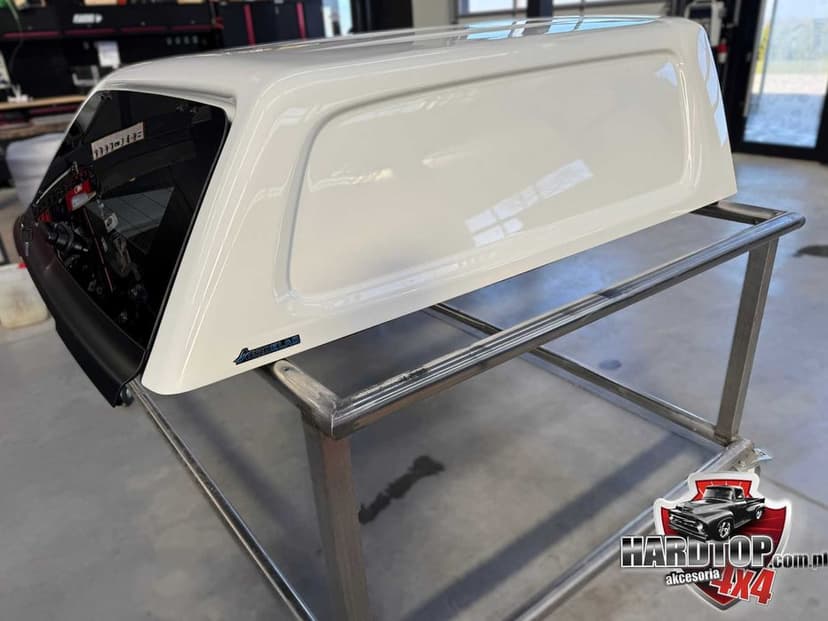 Zabudowa paki Hardtop Aeroklas - Toyota Hilux 2015+  BOKI PEŁNE