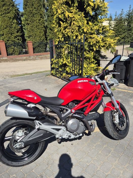 Ducati Monster 696