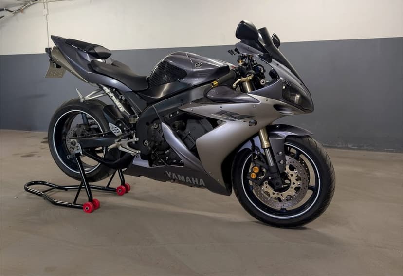 Yamaha R1 rn12 2005r