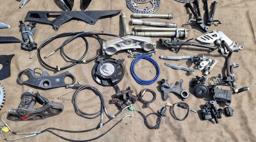 Suzuki GSXR 600 K8 K9 L0 owiewka wlot tarcza osłona cewki pólka set oś