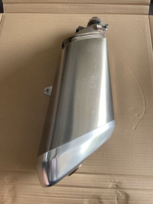 Wydech tłumik prawy Suzuki Hayabusa 2021