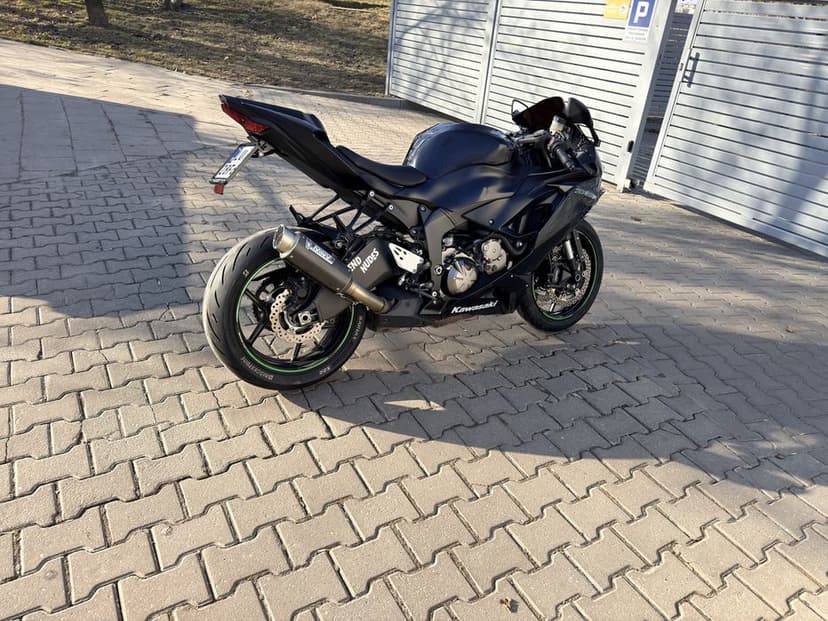 Kawasaki Zx6r 636 cbr gsxr