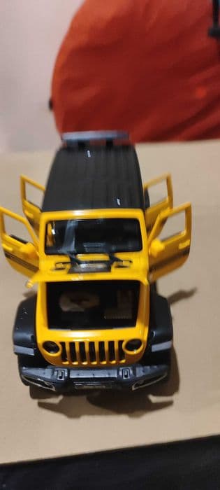Jeep Wrangler Model 1:24 Hot Wheels zabawka dla chłopca NOWY