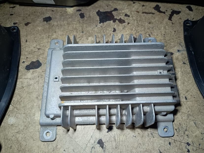 Nagłośnienie Bose głośnik wzmacniacz subwoofer Nissan Navara D40 kpl