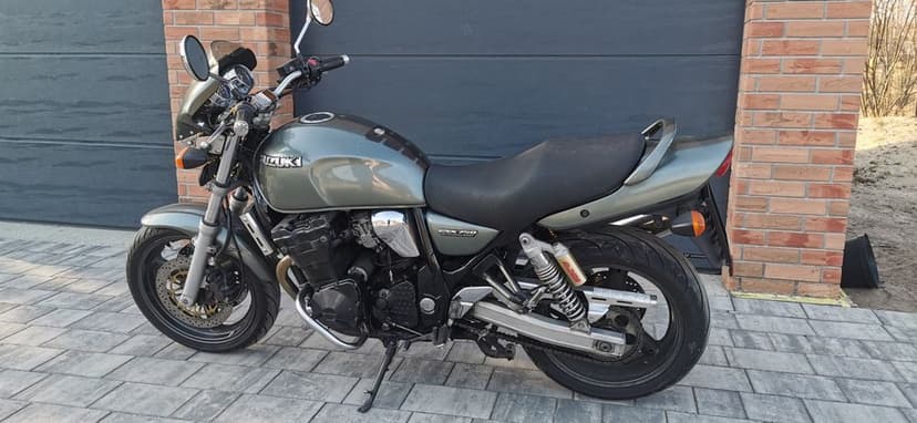 Suzuki gsx 750 AE inazuma