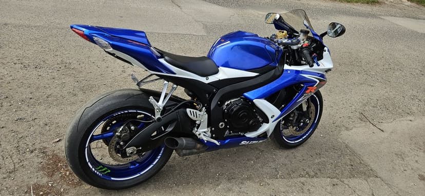 Suzuki GSXR 750 K9