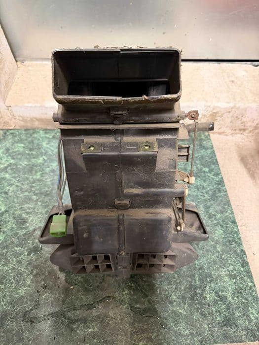 Suzuki Samurai SJ413 nagrzewnica wentylator nawiewu