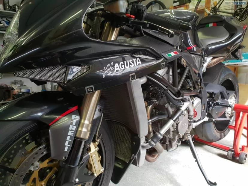 MV Agusta F4 1000 R 1+1