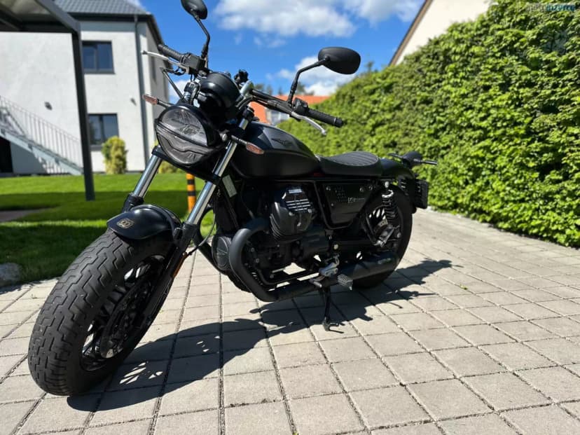 Moto Guzzi V9 Bobber