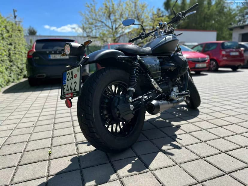 Moto Guzzi V9 Bobber