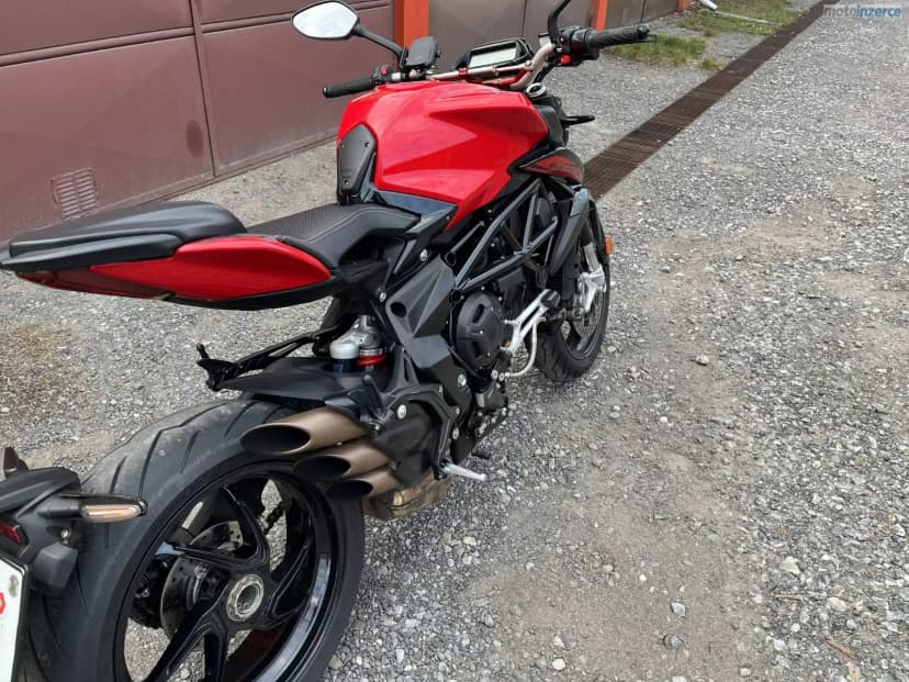 MV Agusta Brutale 800