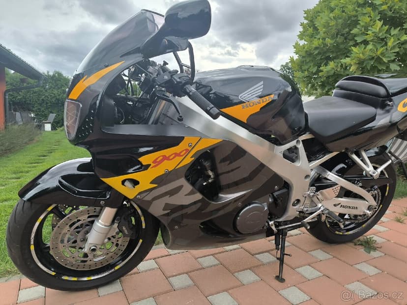 Krásná Honda CBR 900 rr