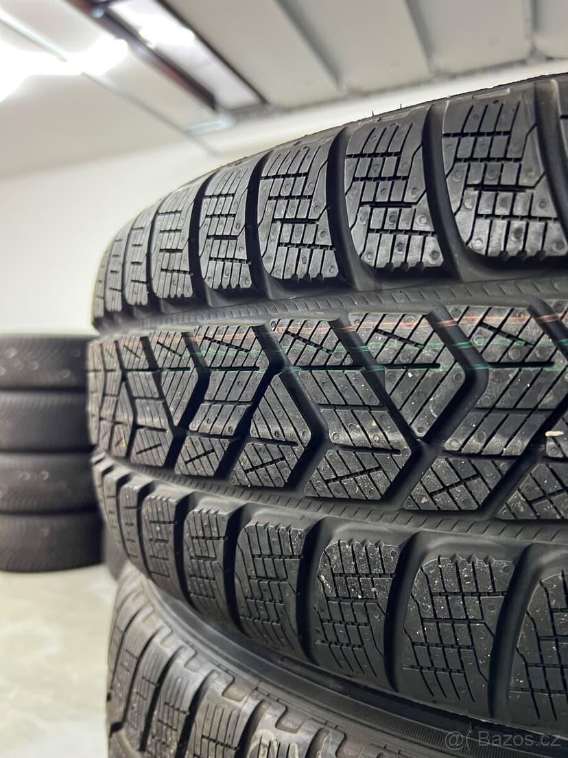 235/65 r19 zimni nepoužité range rover