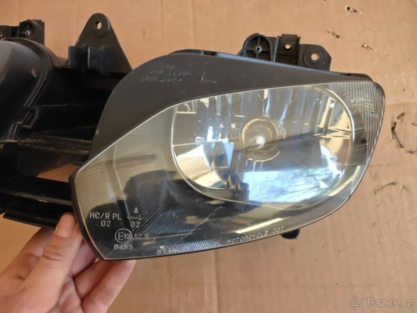 Yamaha  YZF R6 (2002) - přední + zadní světlo - tachometr