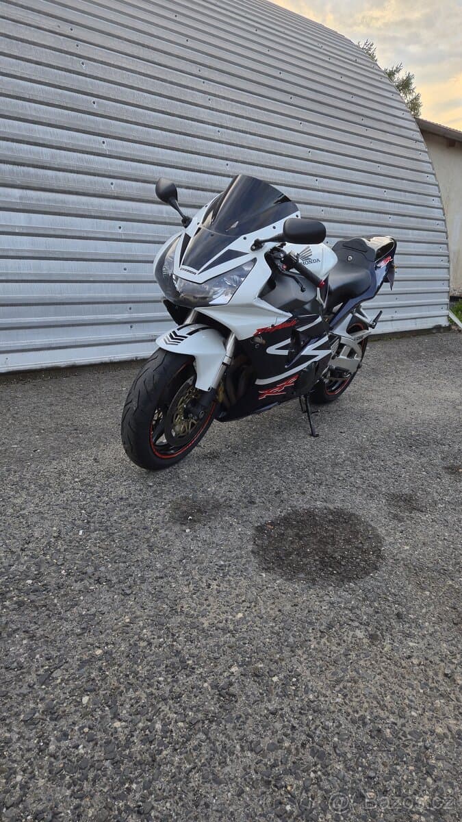 Honda cbr 954 rr fireblade
