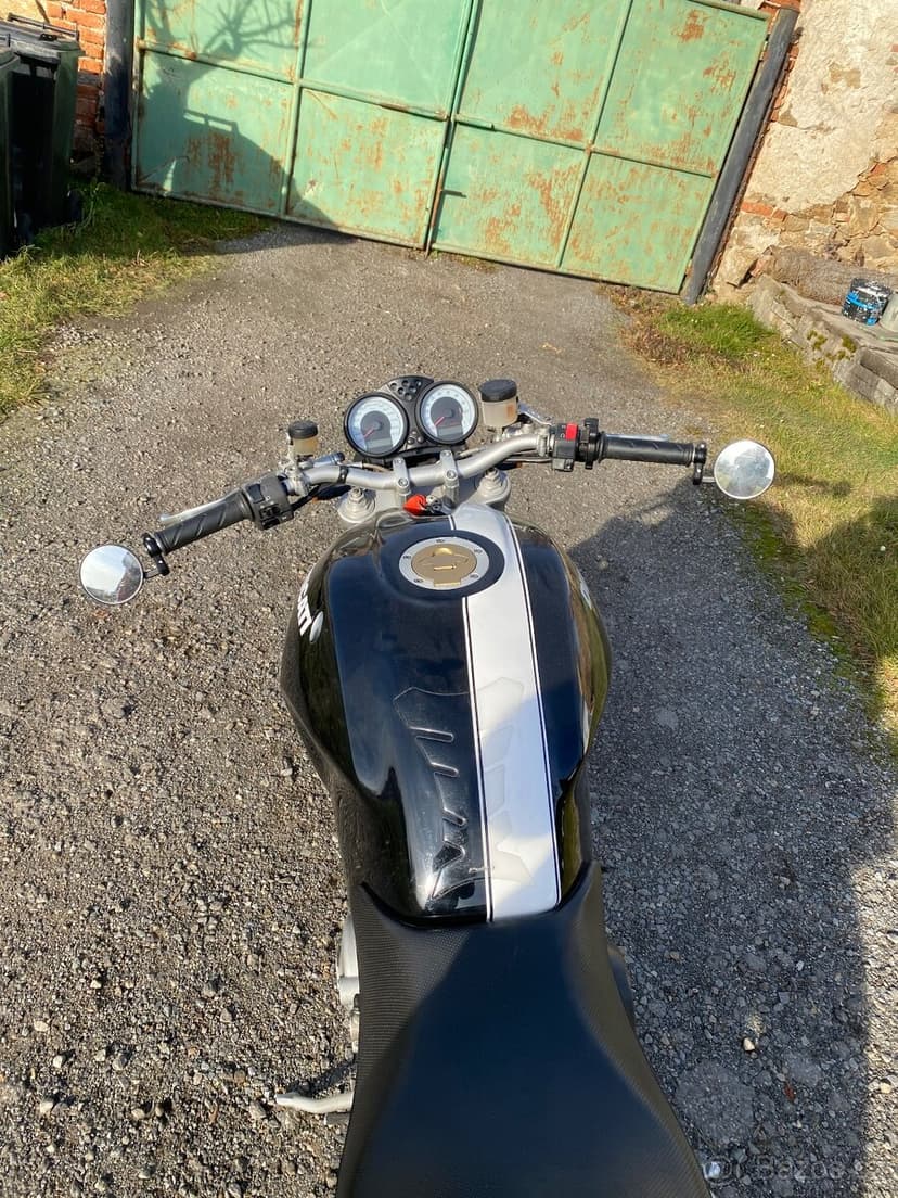 Ducati Monster S2R 1000.