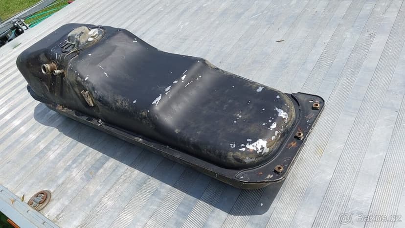 Nissan Navara D22 : Nádrž