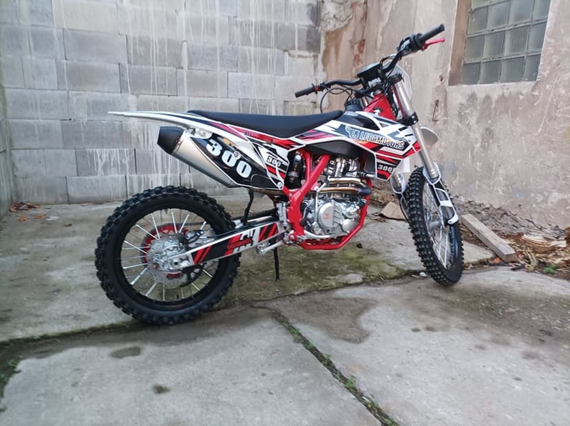 Leramotors Killer PRO 300cc H2O 21/18 – červená