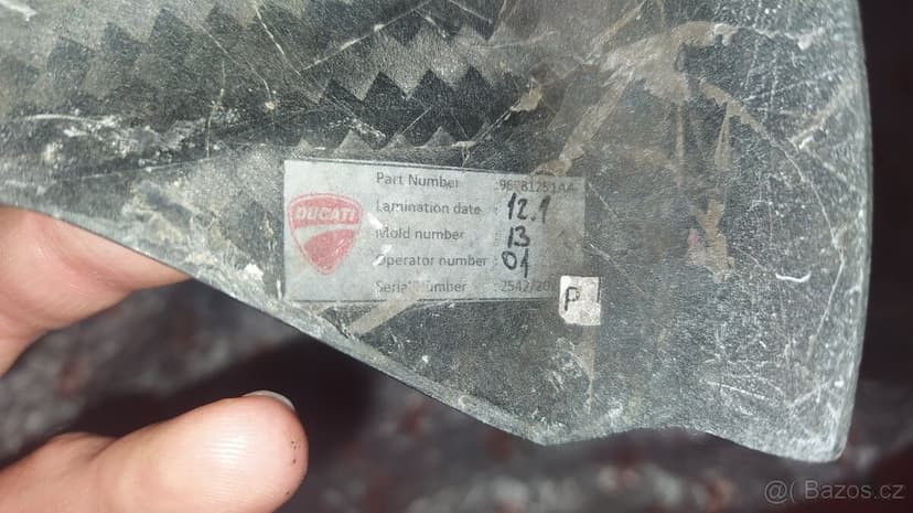 Karbonový kryt spojky panigale v4