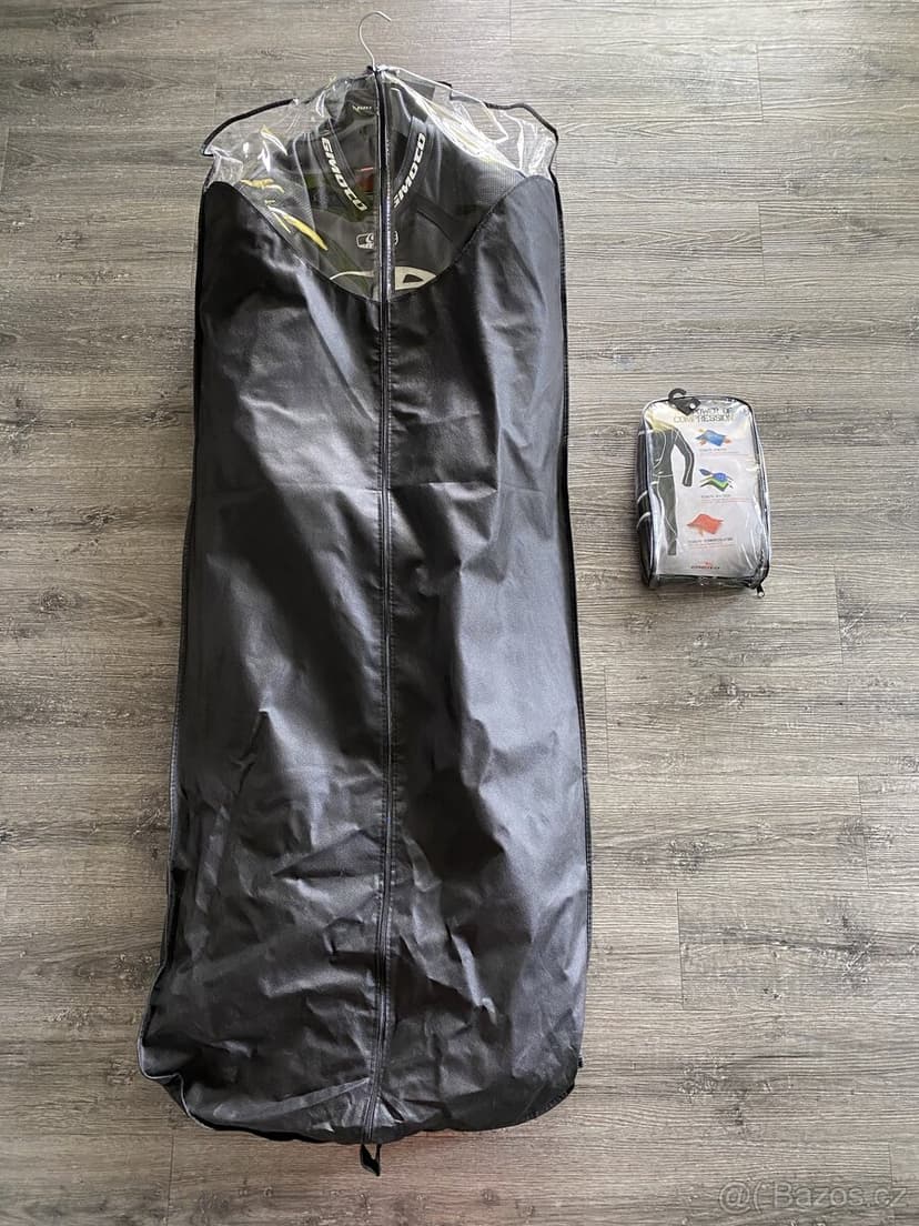 Prodej téměř nová kombinéza BMW S1000RR