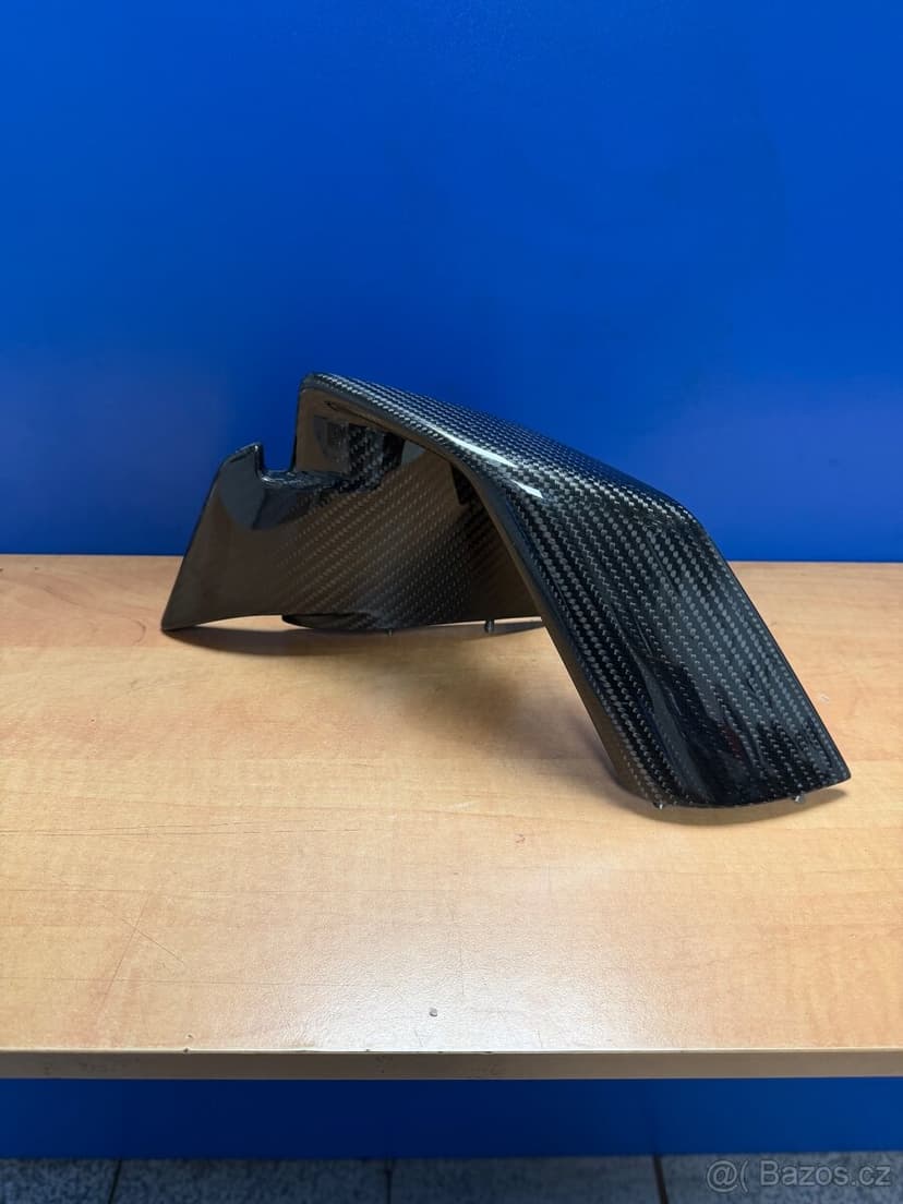 Bmw m1000rr levé kridlo