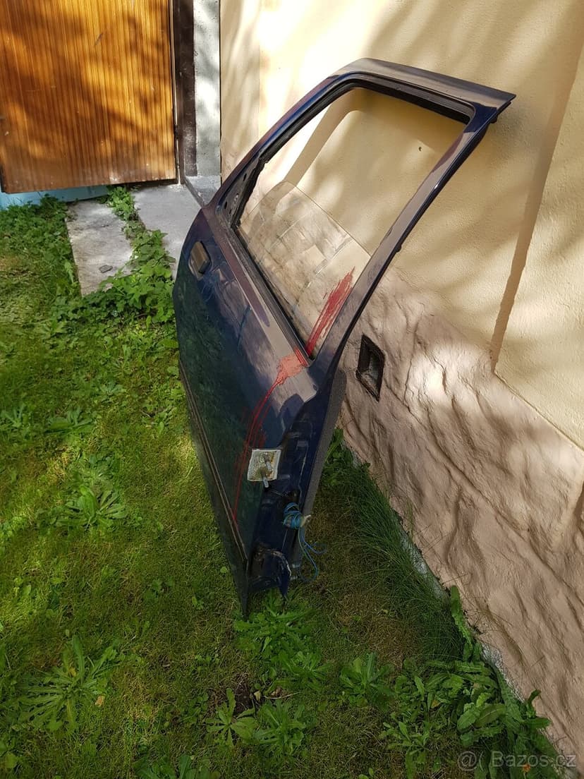 Pravé zadní dveře Ford Sierra mkII