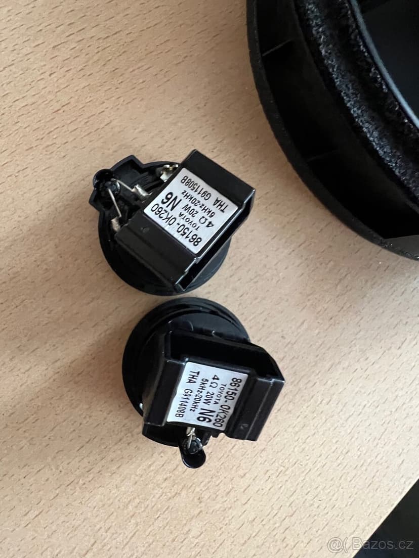 Toyota Hilux originál reproduktory dveří