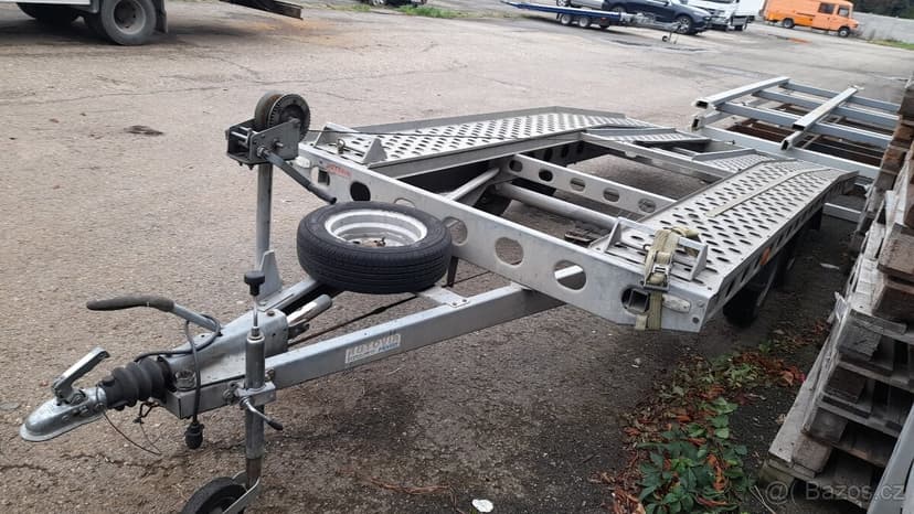 nákladní přívěs pro přepravu vozidel