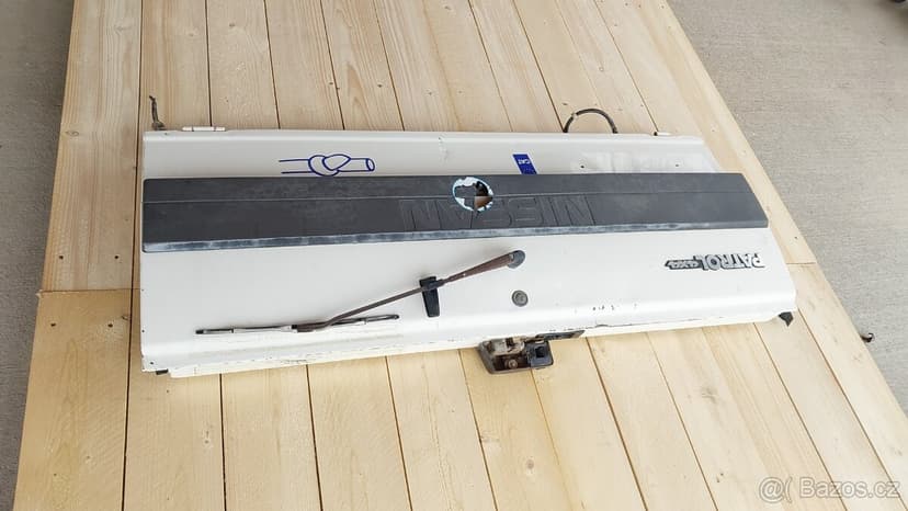 Nissan Patrol – Dveře výklopné bílé W260 7tis