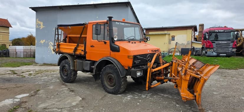 Sněžný pluh Unimog 1250 Mercedes-Benz