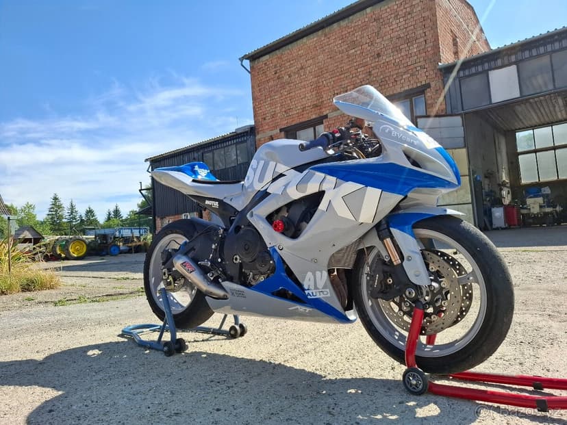 SUZUKI GSXR 750