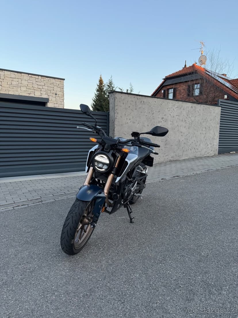 Honda CB125R – 2021, MIVV výfuk, top stav