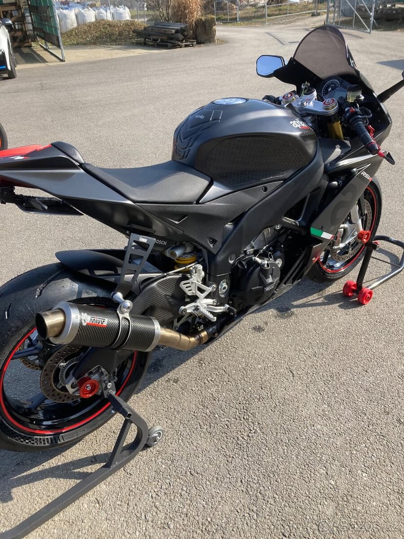 Aprilia RSV4rr