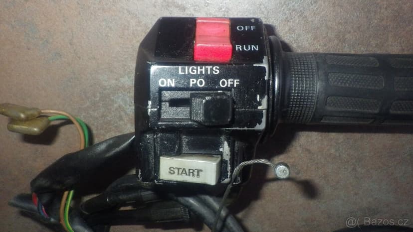 Přepínače na Yamaha FZR 600 3HE