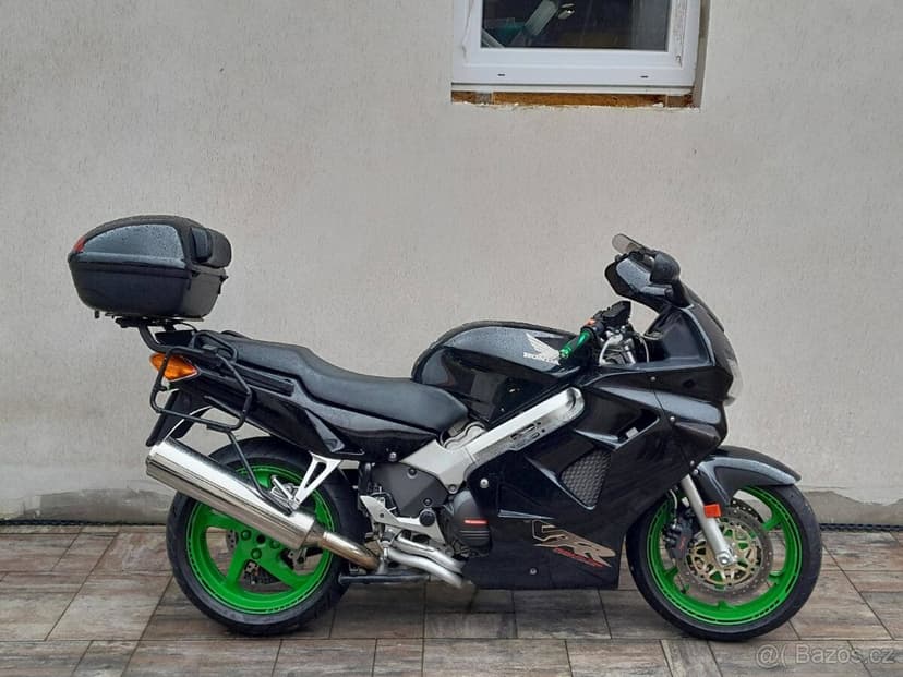 Honda VFR 800 FI, pèkný stav, po velkém servisu