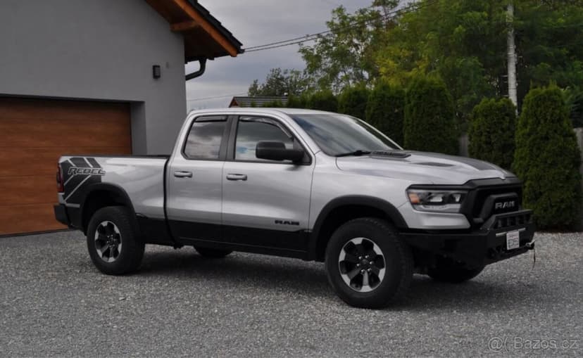 Dodge RAM 1500 Rebel – 5.7 HEMI, WARN VR 12-S, LED