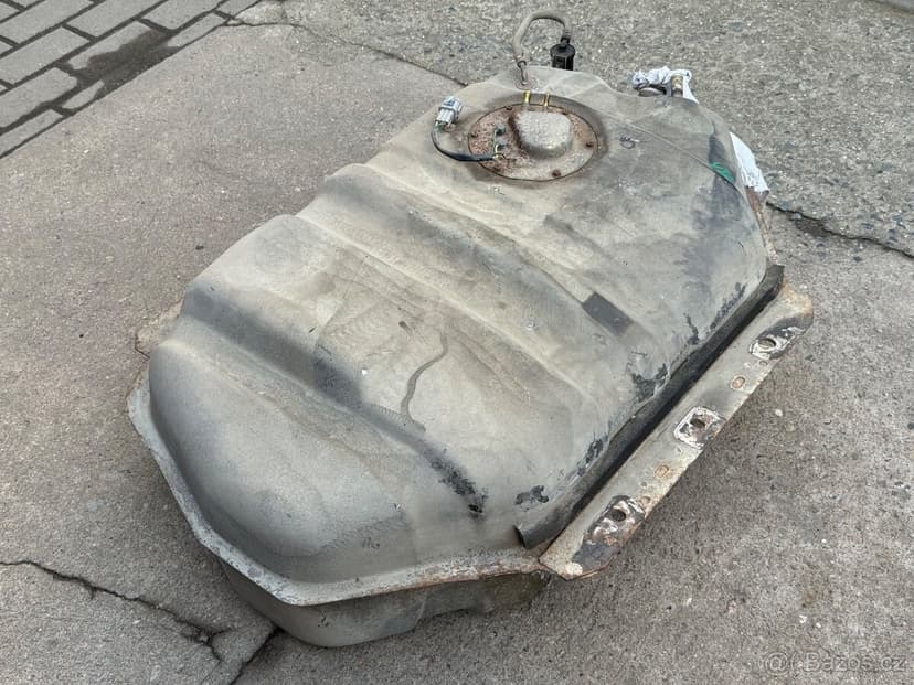 Palivová nádrž, tapecy, stahovačky Nissan Patrol Y61 / díly