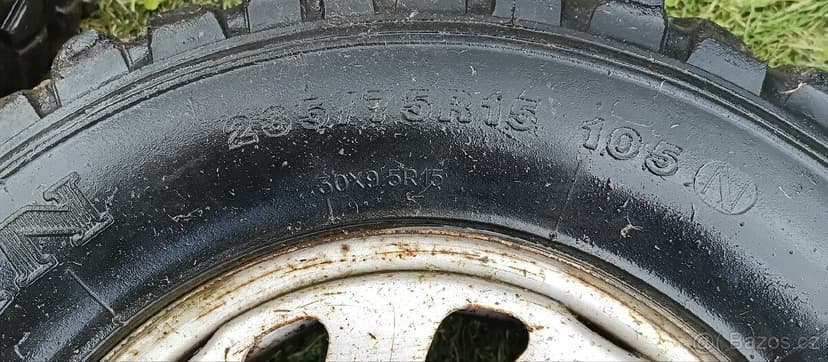 Kola Suzuki Samurai Vitara jimny