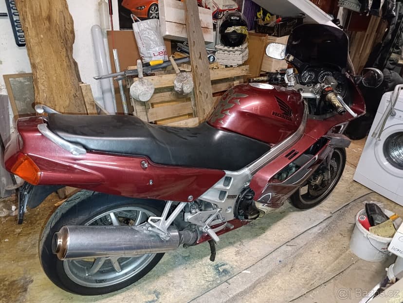 Honda VFR 750F RC36