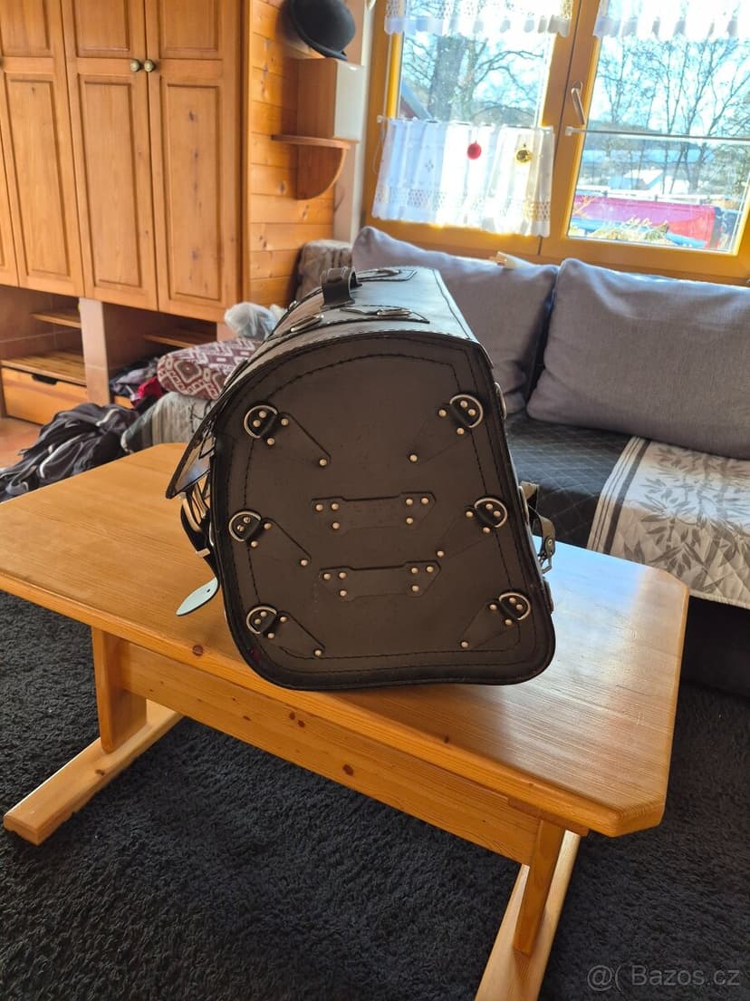 Prodám nový nepoužitý veklý kožený kufr na moto