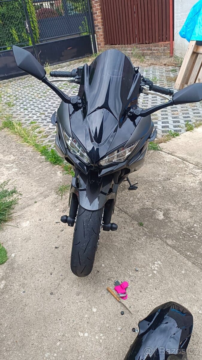 Plexi zatmavené Kawasaki ninja 650 rok 2023