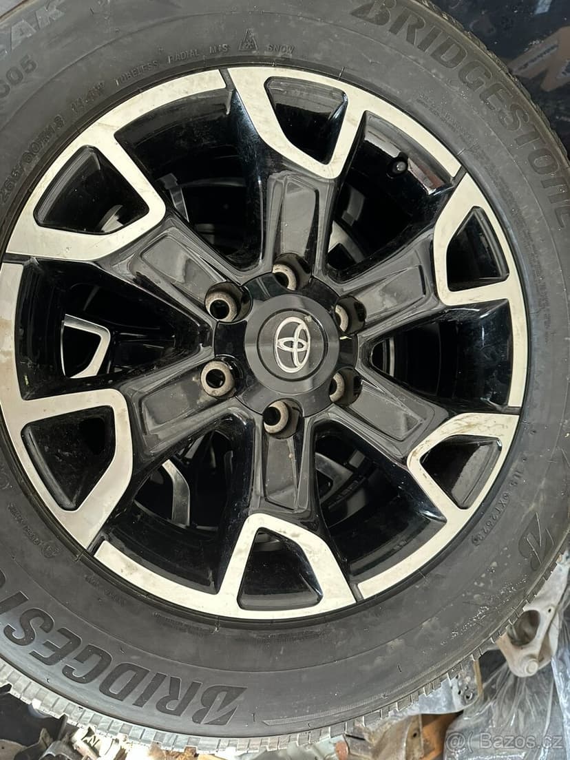 Kompletní sada kol Toyota Hilux 2023