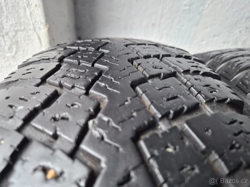 Pár zimních dodávkových pneu Nokian Hakkapeliitta 205 R16C