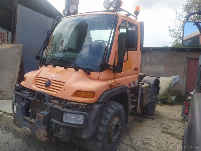 Mercedes Unimog U400 r.v. 2002 CZ Doklady