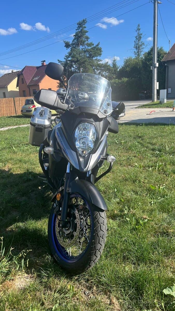 V strom 650 XT s kufry Dolomity Trekker