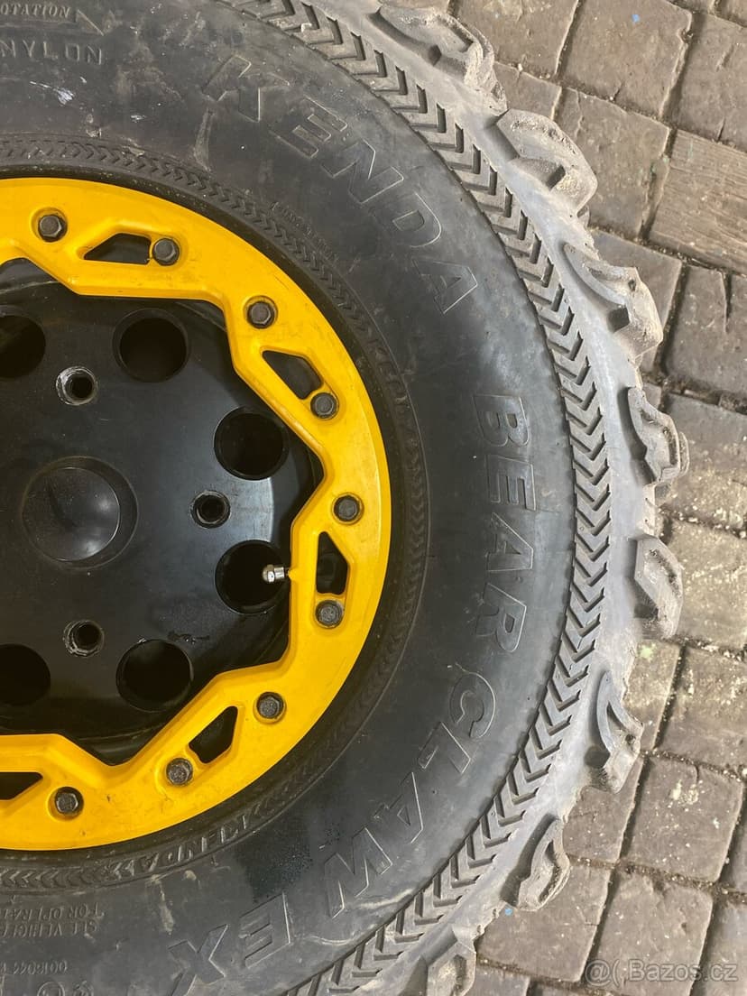 PRODÁM ZADNÍ DVĚ PNEU NA ČTYŘKOLKU