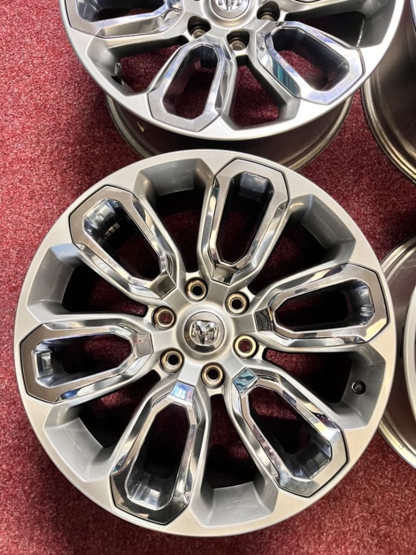 6x139.7 R20 Originál Dodge RAM 5.Generace - TOP STAV